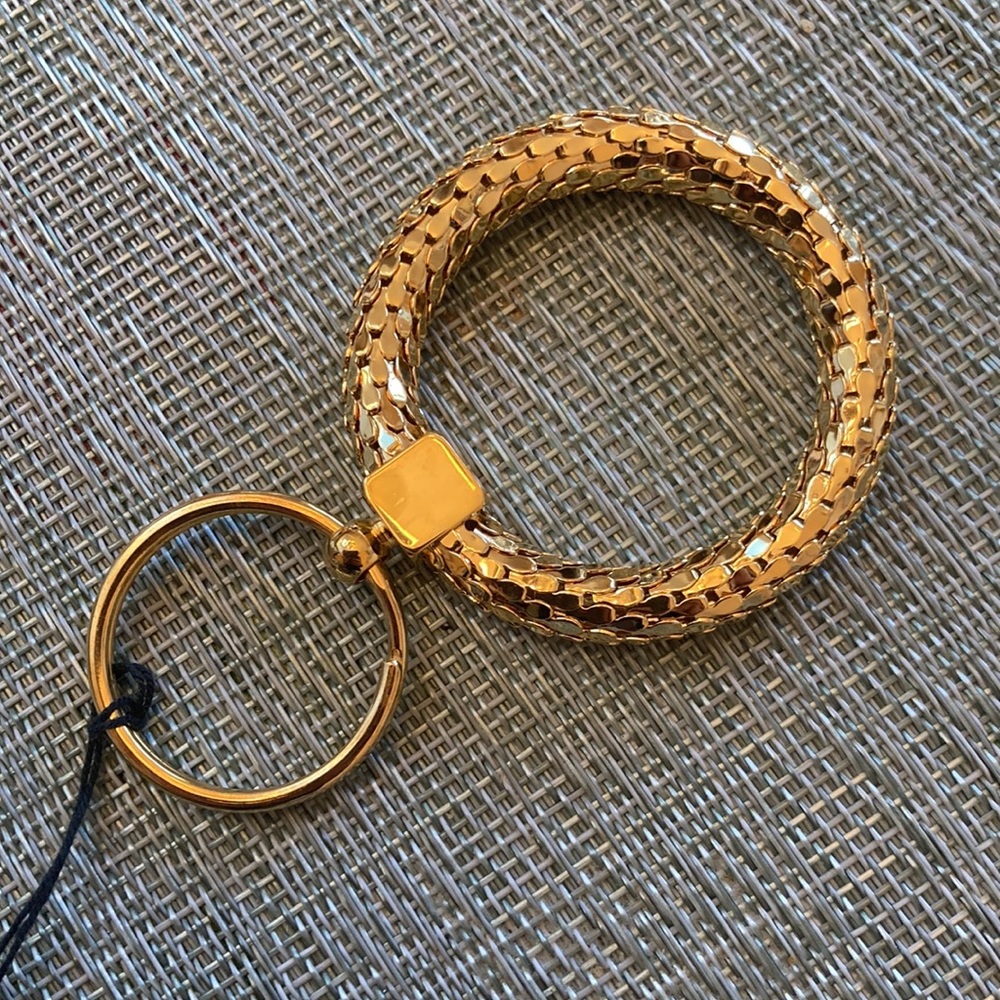 Gold toned key chain - Picture 3 of 5